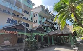 Virgo Batik Resort Lumut Exterior photo