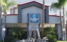 Clarion Hotel Bakersfield North Exterior photo