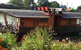 Hotel Ayothaya Riverside House Phra Nakhon Si Ayutthaya Exterior photo