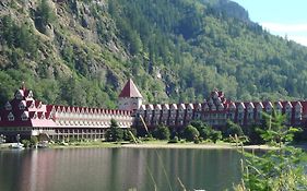 Hotel Three Valley Lake Chateau Revelstoke Exterior photo