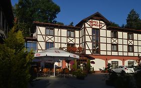 Hotel Camelot Szczawno-Zdroj Exterior photo