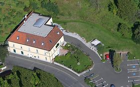 Goesser Bachgasslhof -- Bed And Breakfast -- Apartments Leoben  Exterior photo