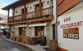 Hotel Hostal Nevandi Espinama Exterior photo