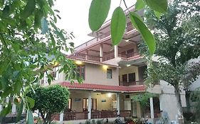 River Bank Inn Sauraha Exterior photo