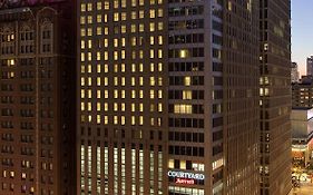 Hotel Courtyard Chicago Downtown/Magnificent Mile Exterior photo