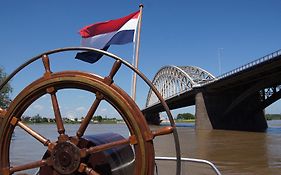 Bed and Breakfast Boat 'Opoe Sientje' Nijmegen Exterior photo