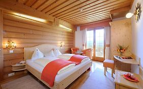 Naturhotel Alpenrose Millstatt am See Room photo