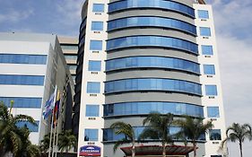 Hotel Wyndham Garden Guayaquil Exterior photo