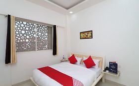 Oyo 13406 Hotel Golden Leaf Bareli Exterior photo