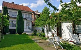 Garden Guesthouse Gjakova Exterior photo