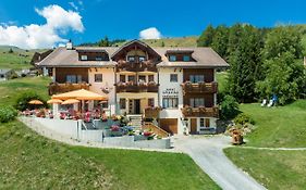 Hotel Gravas Lodge - Das Hotel Fuer Gaeste Mit Hund Vella Exterior photo