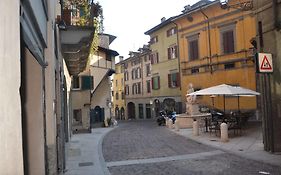 Casa Vacanza Fontana Del Delfino Bergamo Exterior photo