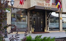 Daily Plaza Hotel Suczawa Exterior photo