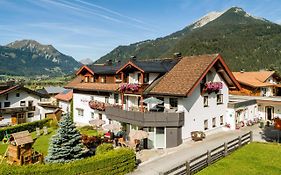 Appartementhotel Zugspitzhof Ehrwald Exterior photo