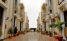 Zifan Hotel & Suites Karaczi Exterior photo