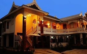 Mrs Luis Guest House Lampang Exterior photo