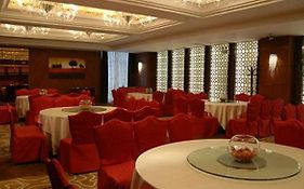 Nine Continental Internatioal Hotel Citycenter Yinchuan Restaurant photo