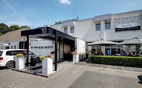 Hotel De Postelse Hoeve Tilburg Exterior photo