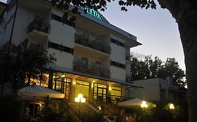 Hotel Lux Cesenatico Exterior photo