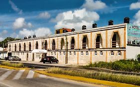 Hotel Laguna Encantada Chetumal Exterior photo