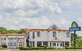 Days Inn By Wyndham Windsor Locks / Bradley Intl Airport Exterior photo