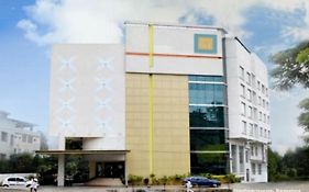 Hotel Trinity Isle Bengaluru Exterior photo