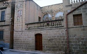 Willa Sylvia' S Millhouse Kerċem Exterior photo