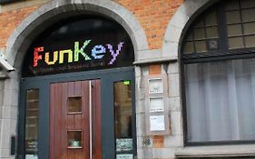 Funkey Hotel Bruksela Exterior photo