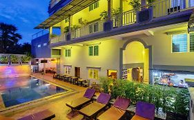 Siem Reap Pub Hostel Exterior photo