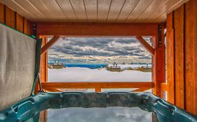 3 BR 3 Bath ski in ski out with private hot tub Big White Exterior photo