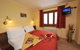 Hotel Le Petit Abri Champoluc Room photo