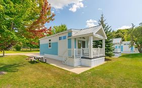 Hotel Sun Outdoors Petoskey Bay Harbor Exterior photo