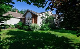 Hotel Lily'S Garden Charlottetown Exterior photo