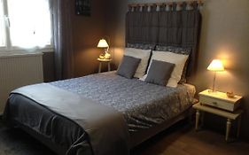 Bed and Breakfast Chambre D'Hotes Hola Laval  Exterior photo