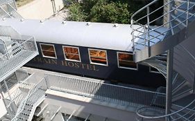 Train Cabin Hostel Bruksela Exterior photo