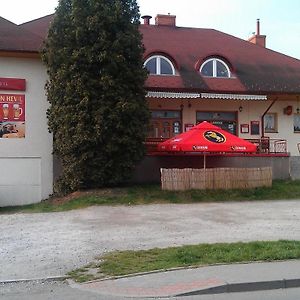 Hotel Restaurant-Penzion Hevil Hlučín Exterior photo