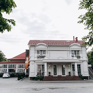 Hotel Aristocrat Czerniowce Exterior photo