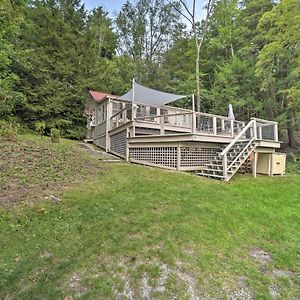 Willa Cozy Stockbridge Cabin - Walk to Beach&Lake! Exterior photo