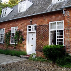 Bed and Breakfast The Courtyard Newmarket  Exterior photo