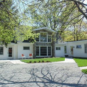 Bed and Breakfast Carriage House On Kent Niagara-on-the-Lake Exterior photo