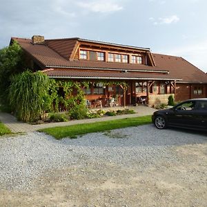 Hotel Restaurace Vraz Trhové Sviny Exterior photo