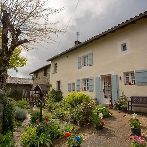 Bed and Breakfast La Maison Des Fleurs Montembœuf Exterior photo