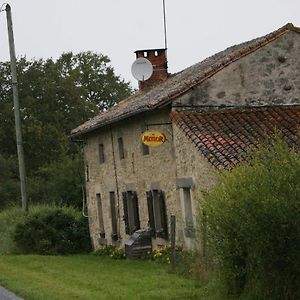 Bed and Breakfast Chez Gondat Chambre D'Hotes Saint-Martial-sur-Isop Exterior photo