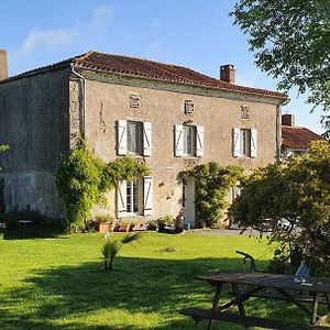 Bed and Breakfast Wisteria House Chanteloup  Exterior photo