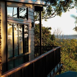 Apartament Rainforest Gardens - Luxury Hillside Accomodation With Views To Bay & Islands Mount Cotton Exterior photo