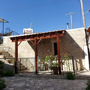 Pensjonat John' S House In Omodos Limassol Exterior photo