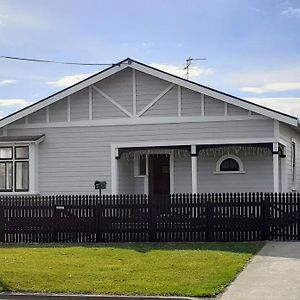 Te Waiharakeke Holiday Home Blenheim Exterior photo