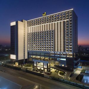 Hotel Taj Skyline Ahmadabad Exterior photo