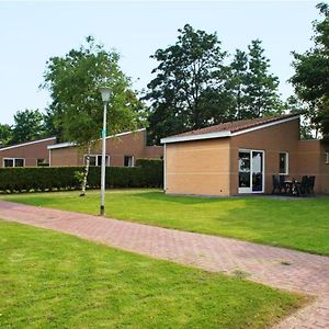 Willa Detached Bungalow With A Dishwasher At 21 Km From Leeuwarden Suameer Exterior photo