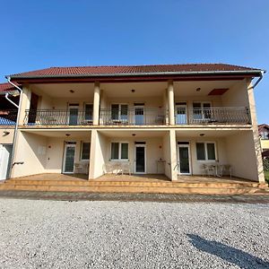 Hotel Apartmanovy Dom Flora Veľký Meder Exterior photo